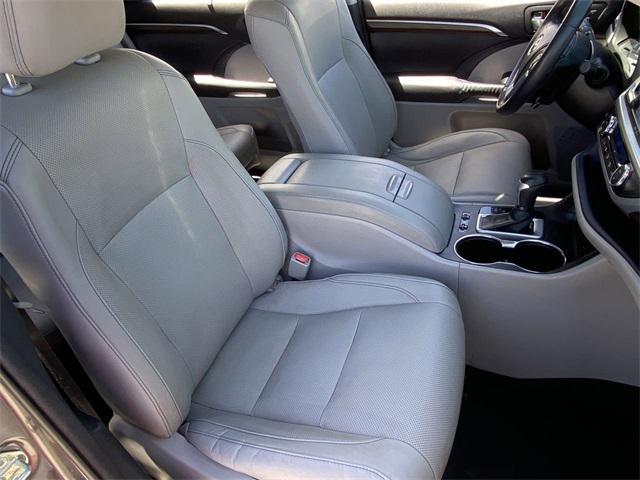 used 2015 Toyota Highlander car, priced at $16,987