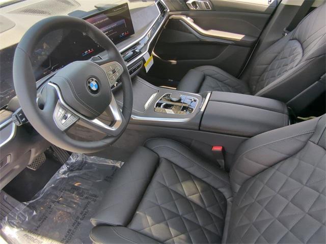 new 2025 BMW X7 car, priced at $89,425