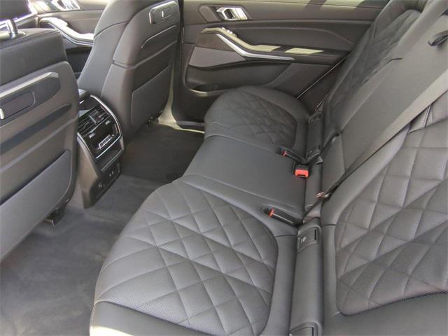 new 2025 BMW X7 car, priced at $89,425