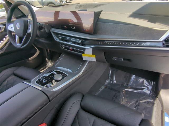 new 2025 BMW X7 car, priced at $89,425