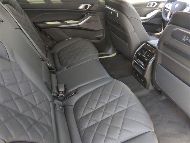 new 2025 BMW X7 car, priced at $89,425