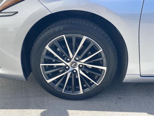 used 2022 Lexus ES 300h car, priced at $39,437