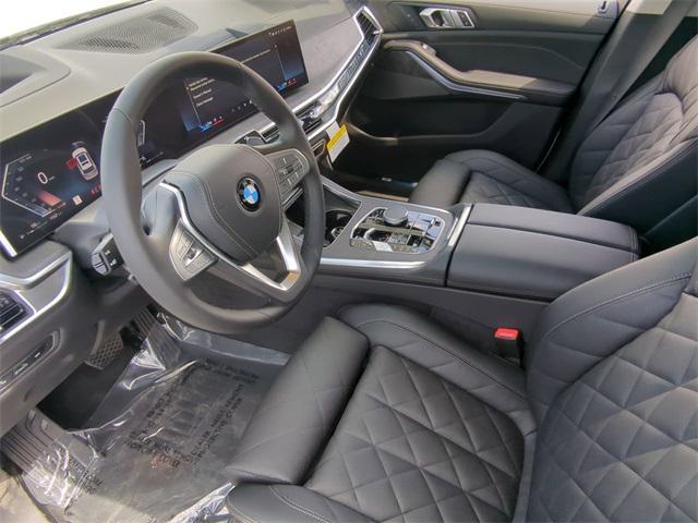 new 2025 BMW X7 car, priced at $89,300