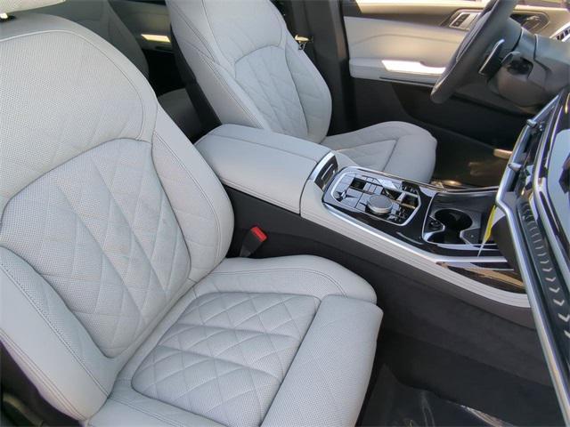new 2025 BMW X7 car, priced at $95,300