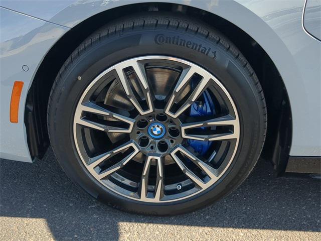 new 2025 BMW 550e car, priced at $86,075