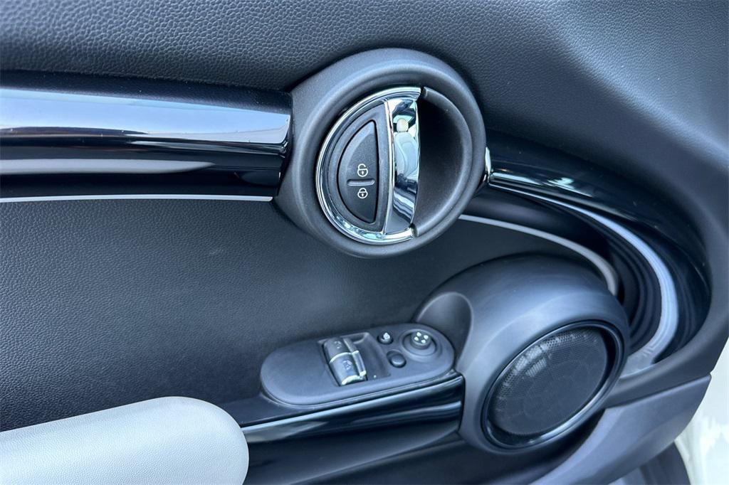used 2023 MINI Hardtop car, priced at $27,500