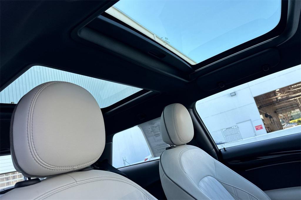 used 2023 MINI Hardtop car, priced at $27,500