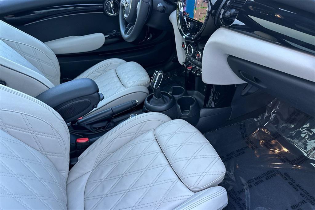 used 2023 MINI Hardtop car, priced at $27,500