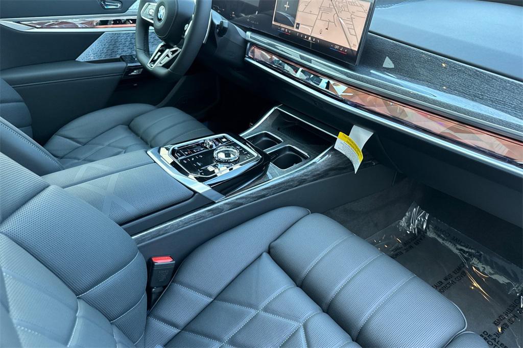 new 2025 BMW 760 car, priced at $135,475