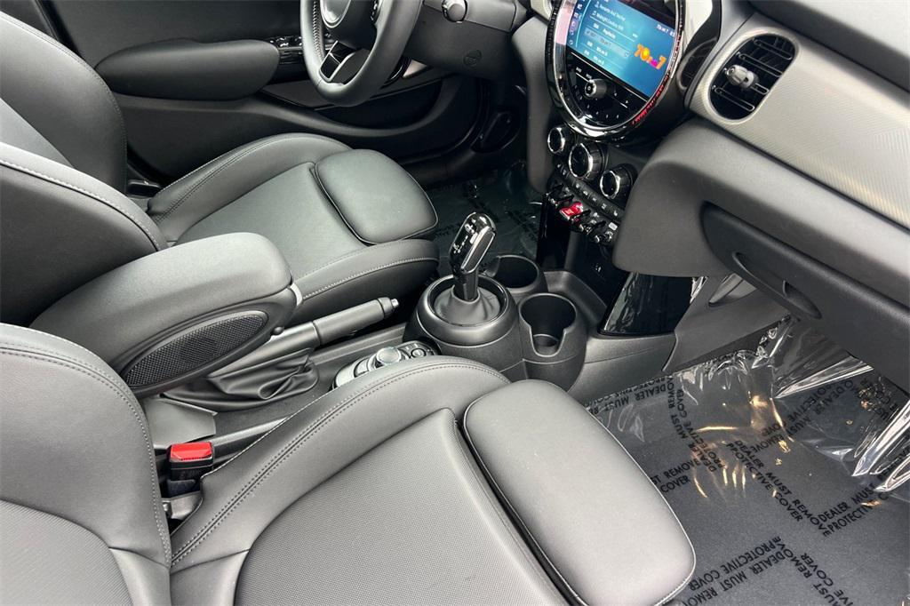 used 2024 MINI Hardtop car, priced at $27,500