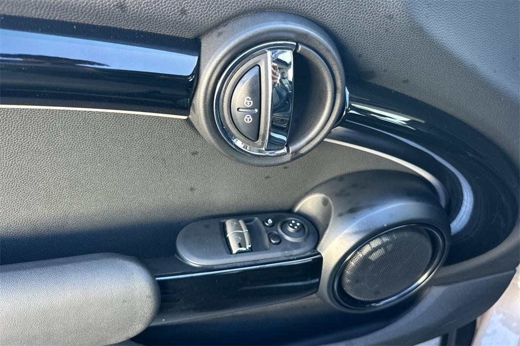 used 2023 MINI Hardtop car, priced at $26,500