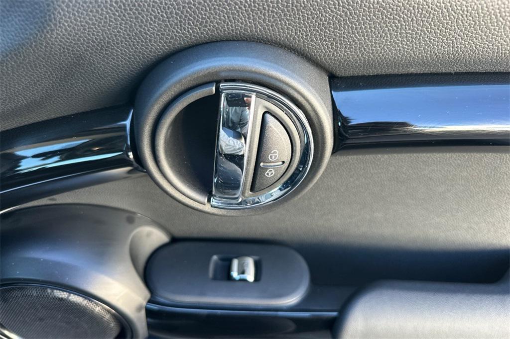 used 2023 MINI Hardtop car, priced at $26,500