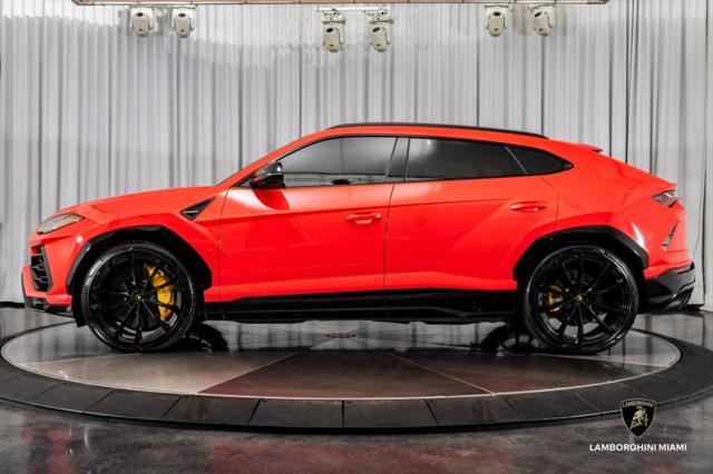 used 2022 Lamborghini Urus car, priced at $237,950