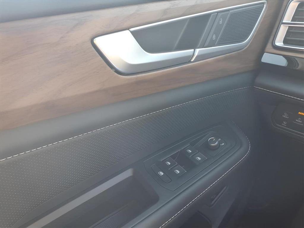 new 2026 Volkswagen Atlas car, priced at $48,426