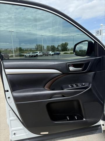 used 2018 Toyota Highlander car, priced at $26,999