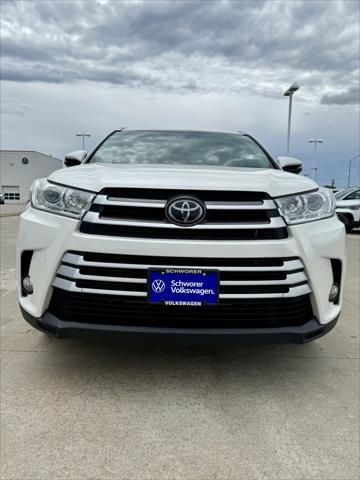 used 2018 Toyota Highlander car, priced at $26,999