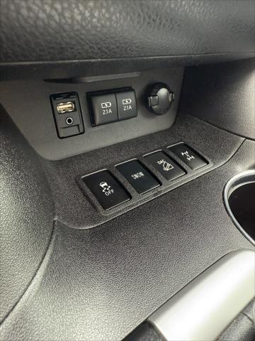 used 2018 Toyota Highlander car, priced at $26,999
