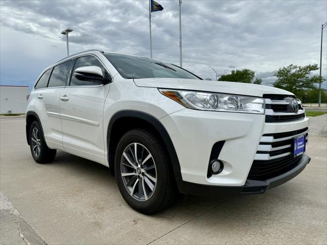 used 2018 Toyota Highlander car, priced at $26,999