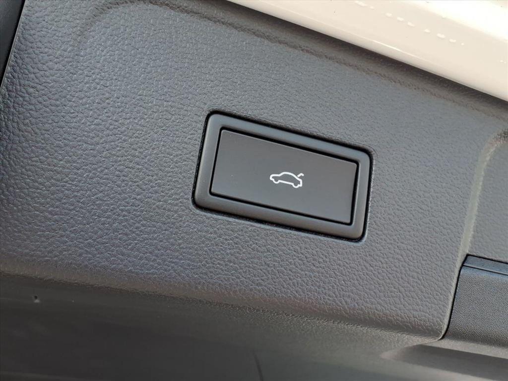 new 2026 Volkswagen Atlas car, priced at $50,021