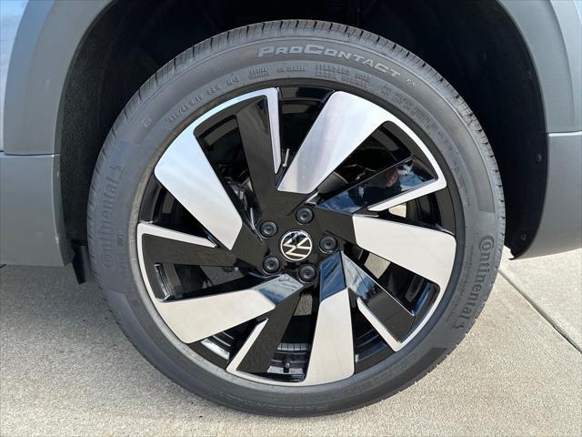 new 2024 Volkswagen Taos car, priced at $34,378