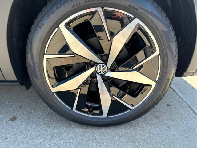 new 2025 Volkswagen ID.4 car, priced at $50,166