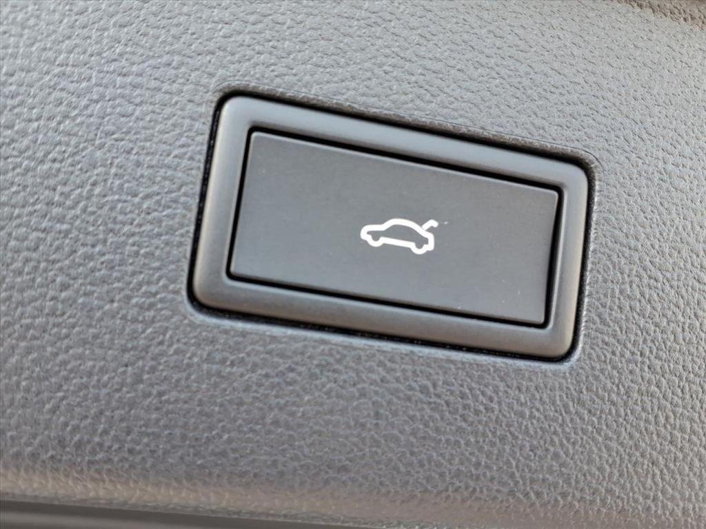 new 2026 Volkswagen Atlas car, priced at $49,386