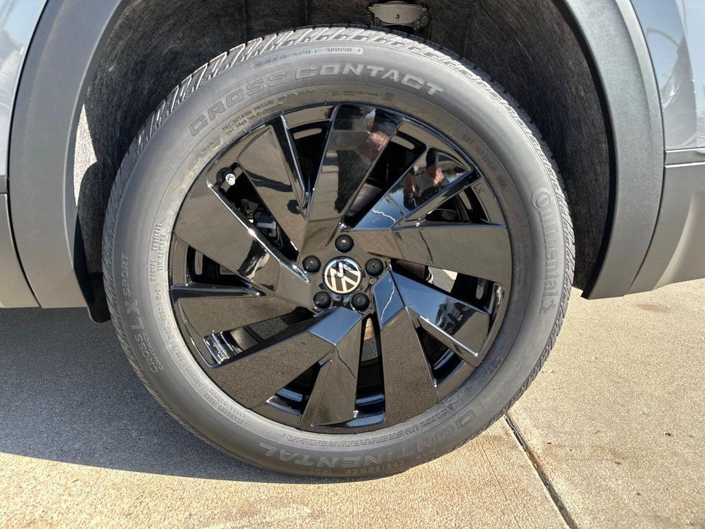 new 2025 Volkswagen Atlas car, priced at $43,815
