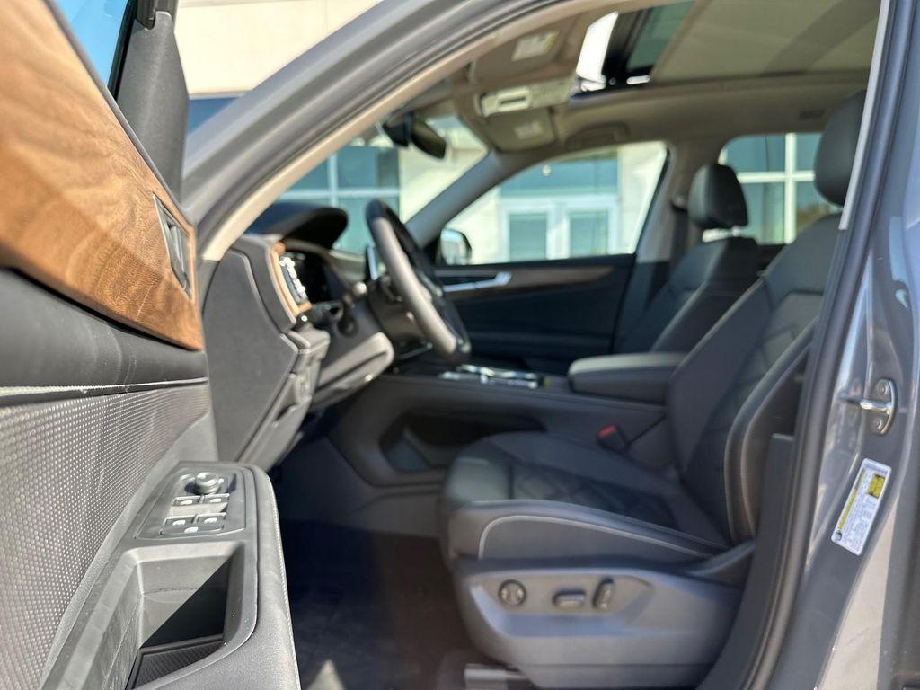 new 2025 Volkswagen Atlas car, priced at $43,815