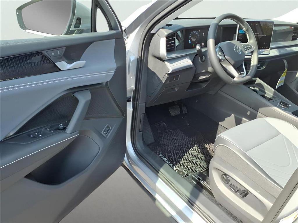 new 2025 Volkswagen Tiguan car, priced at $36,976