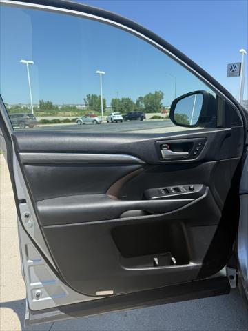 used 2018 Toyota Highlander car, priced at $31,555