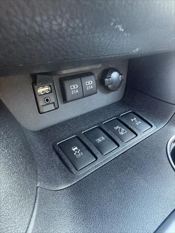used 2018 Toyota Highlander car, priced at $31,555