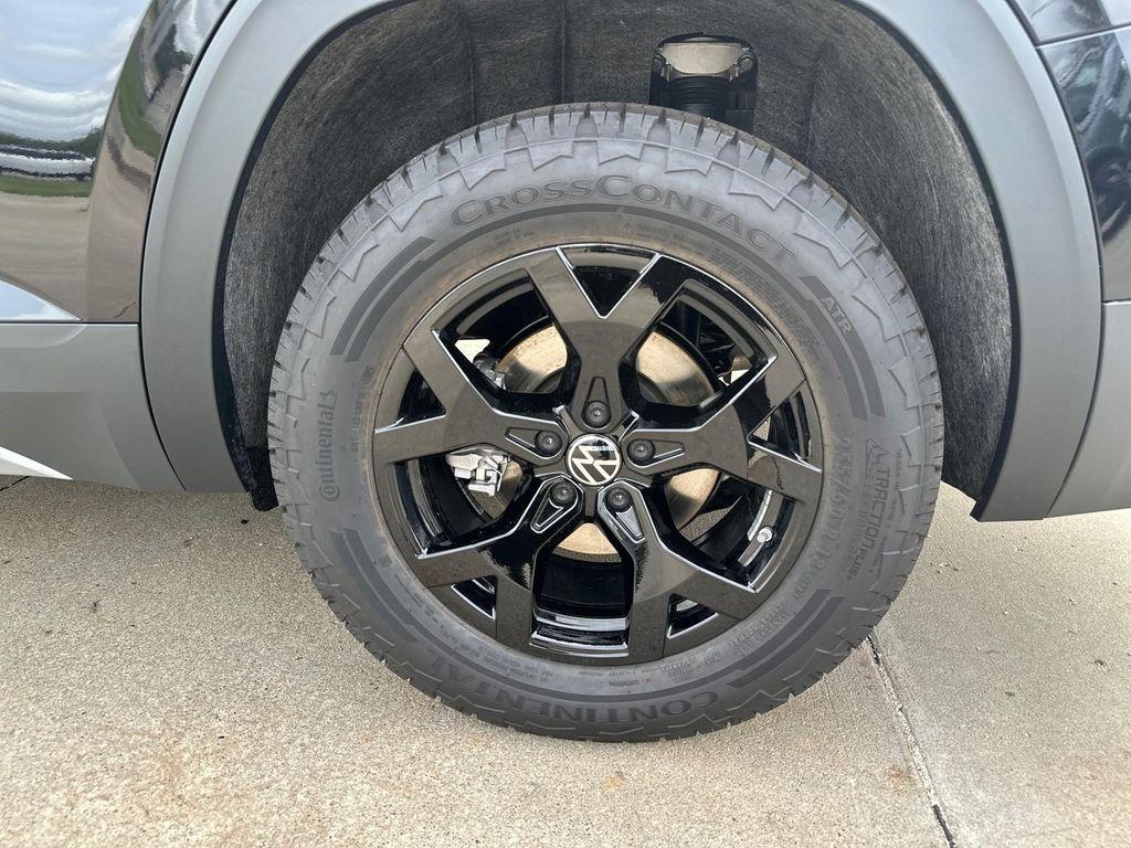 new 2025 Volkswagen Atlas car, priced at $44,576