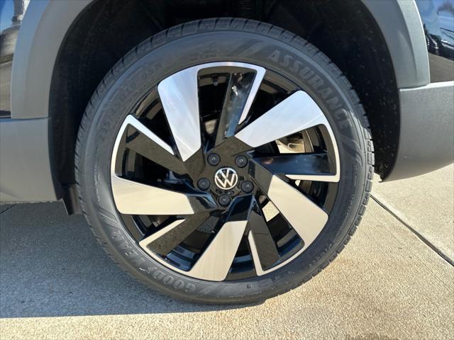 new 2024 Volkswagen Taos car, priced at $34,014