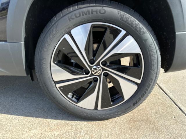 new 2024 Volkswagen Taos car, priced at $31,314