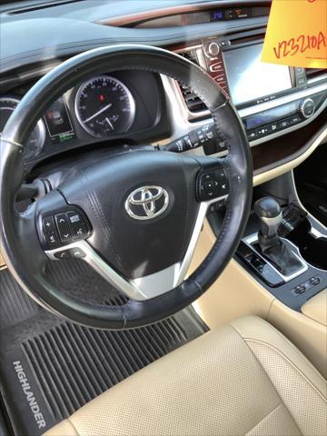 used 2018 Toyota Highlander Hybrid car, priced at $28,100