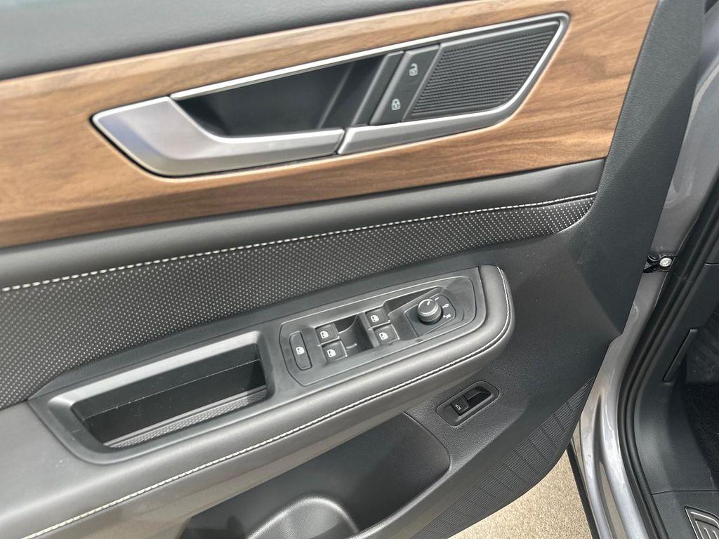 new 2025 Volkswagen Atlas car, priced at $42,250