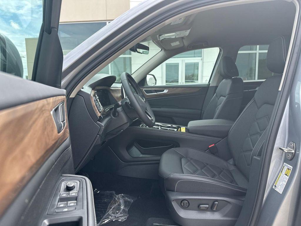 new 2025 Volkswagen Atlas car, priced at $42,250