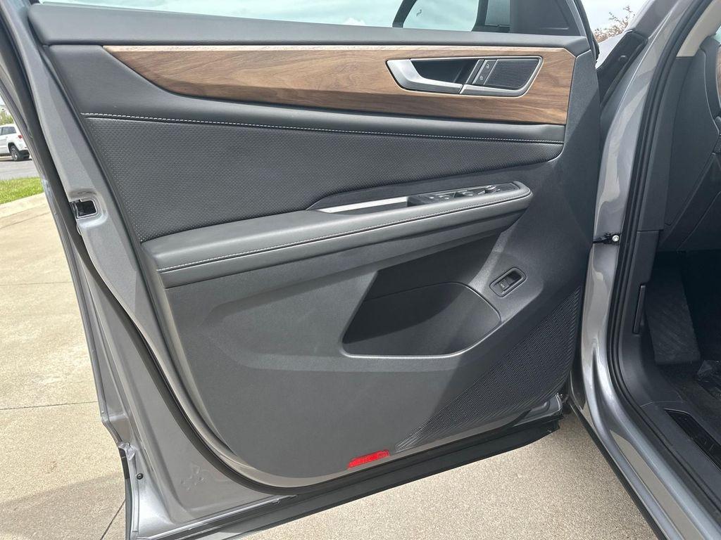 new 2025 Volkswagen Atlas car, priced at $42,250