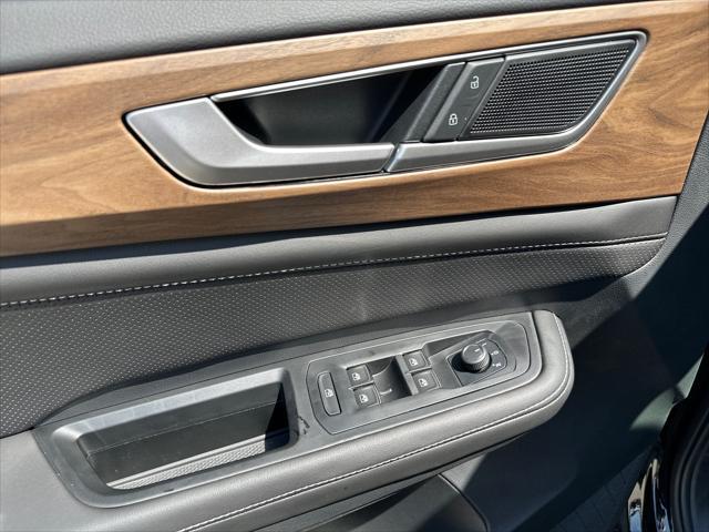 new 2025 Volkswagen Atlas car, priced at $38,440
