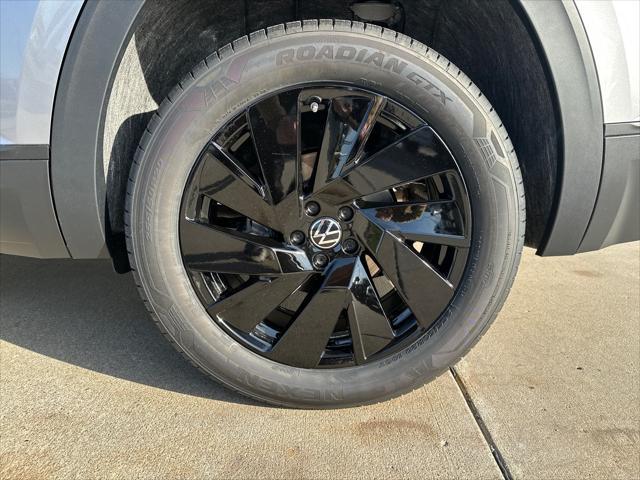 new 2024 Volkswagen Atlas car, priced at $42,588