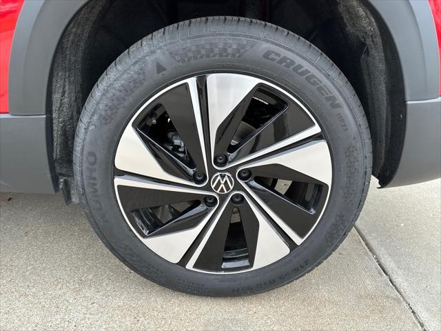 new 2024 Volkswagen Taos car, priced at $31,611