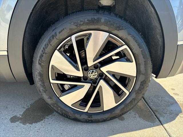 new 2025 Volkswagen Atlas car, priced at $48,046