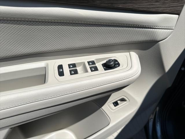 new 2025 Volkswagen Atlas car, priced at $54,375