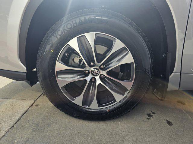 used 2024 Toyota Highlander Hybrid car, priced at $45,990