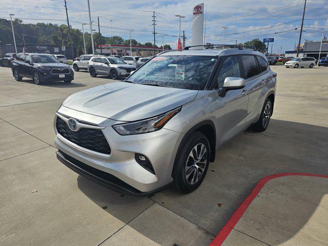 used 2024 Toyota Highlander Hybrid car, priced at $45,990