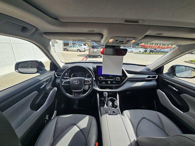 used 2024 Toyota Highlander Hybrid car, priced at $45,990