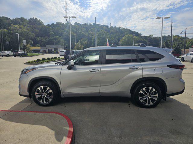 used 2024 Toyota Highlander Hybrid car, priced at $45,990