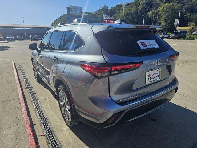 used 2021 Toyota Highlander car, priced at $35,990