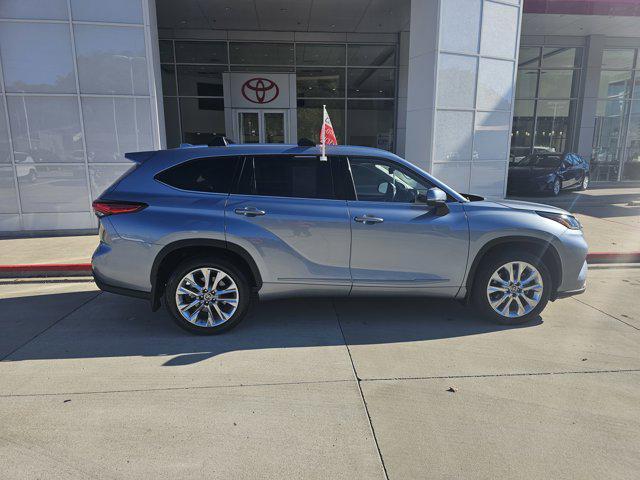 used 2021 Toyota Highlander car, priced at $35,990