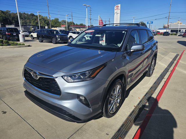 used 2021 Toyota Highlander car, priced at $35,990